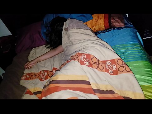 ❤️ ස්ටේප්සන් තම තරුණ සුළු මව නිදා සිටියදී ඇයට බැණ වදියි. ️ Fuck video si.loanworld.top